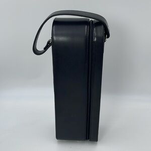 LEEMAN DESIGNS NY. BLACK LEATHER ZIPPER CLOSE WINE BOTTLE TRAVEL TOTE